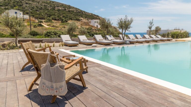 Golden Milos Solo Traveler 15